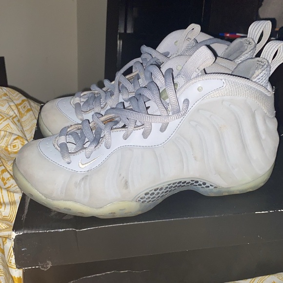 selling these size 8 - Picture 3 of 4